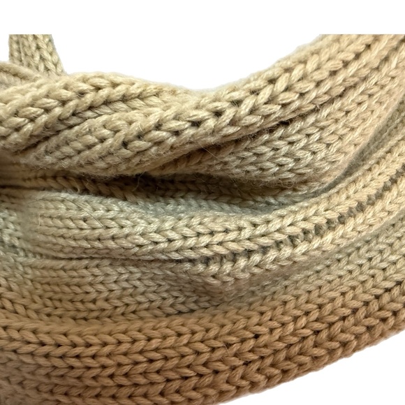 Guy Laroche Wool Scarf – Beige Knit with Real Fur Pom Poms - Picture 5 of 11